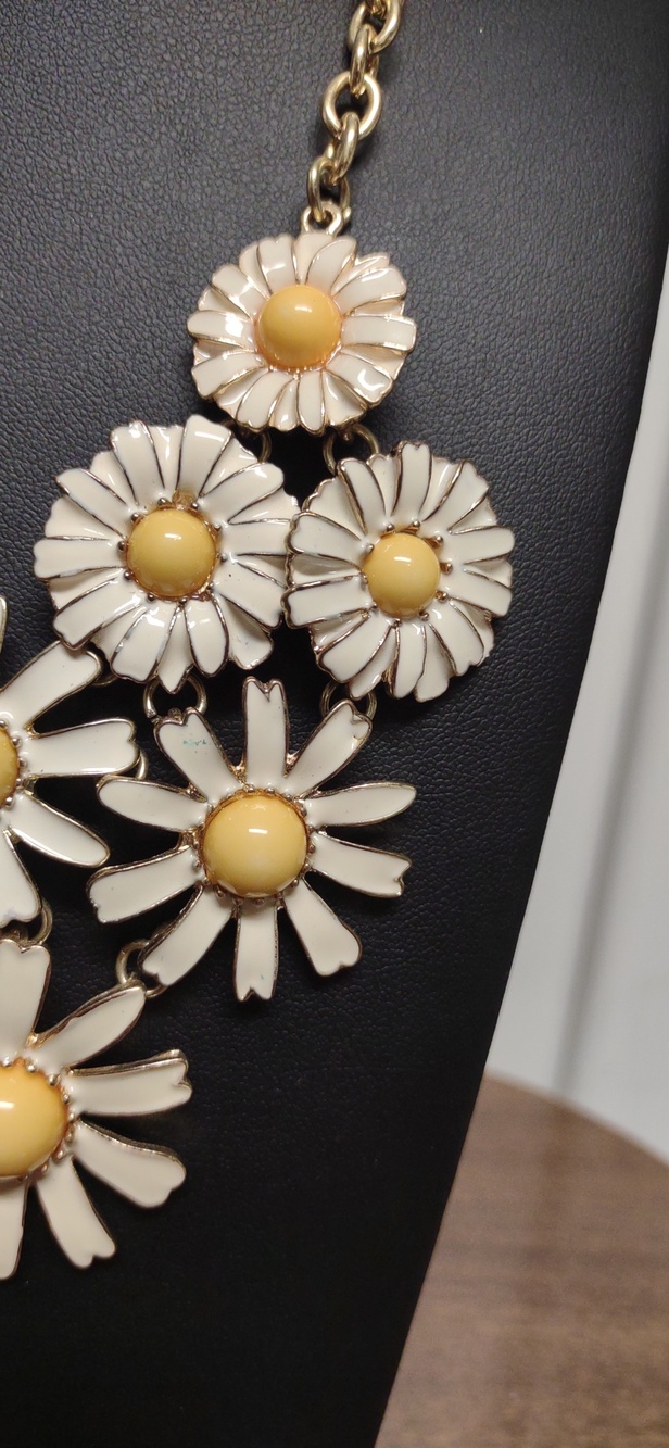 Daisy Floral Statement Necklace - Cream & Yellow Enamel Daisy Design - Picture 4 of 4